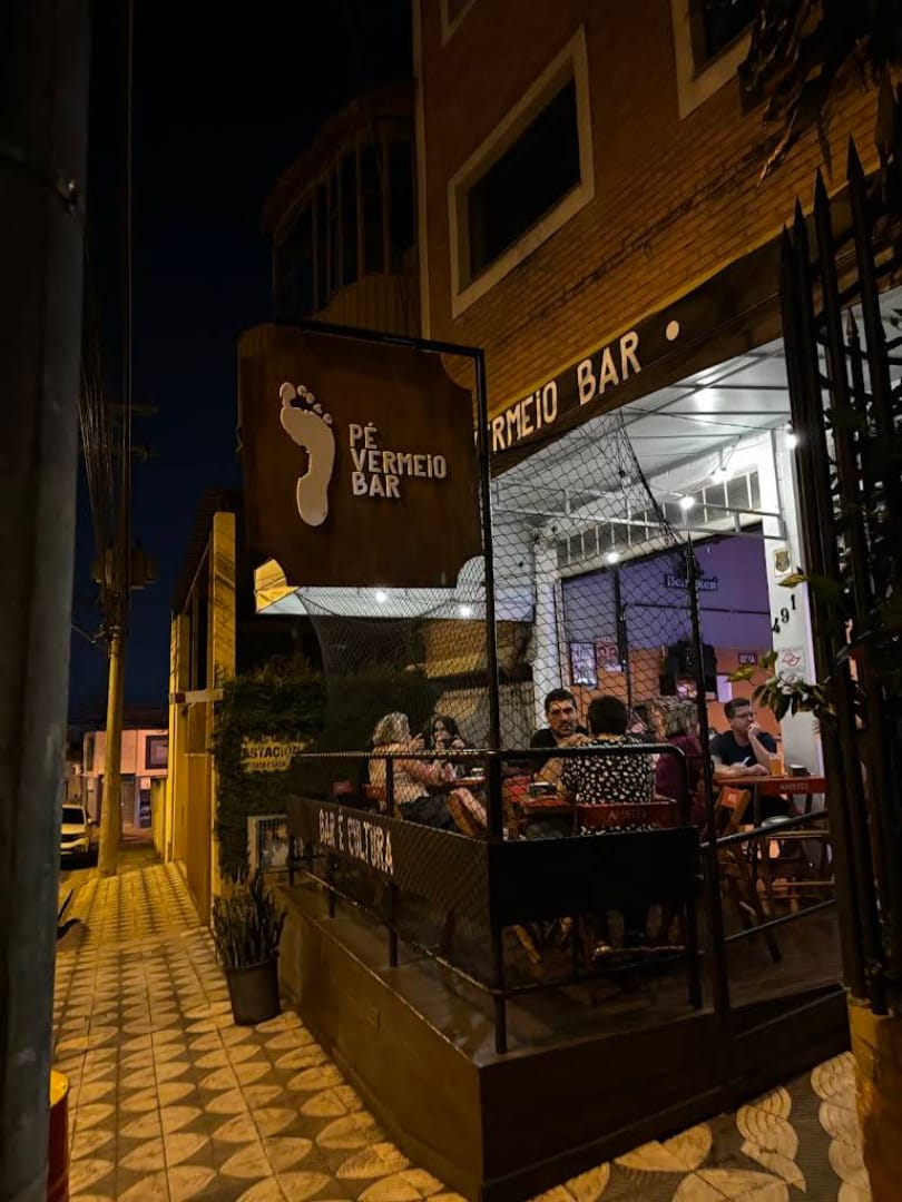 Pé Vermeio Bar