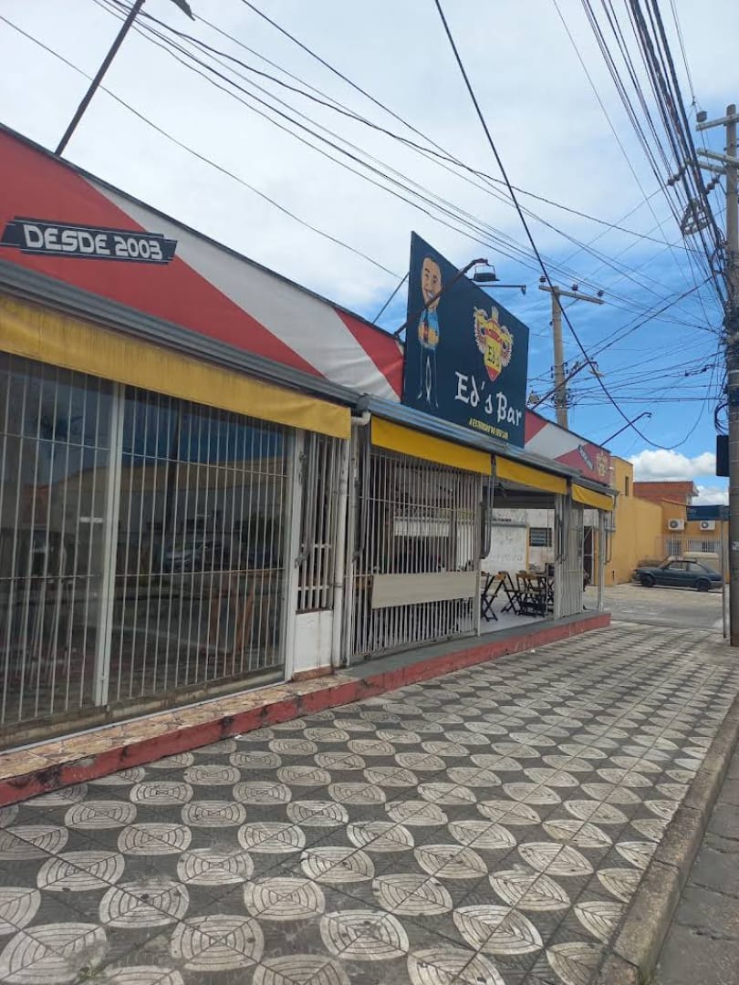 Ed's Bar